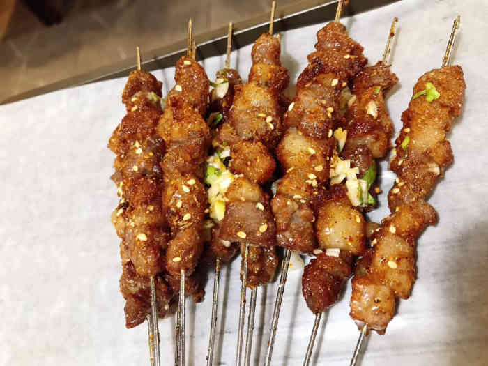 小放牛鹤岗小串五台山路店就在家楼下特别方便,一家人经常来吃,这次让