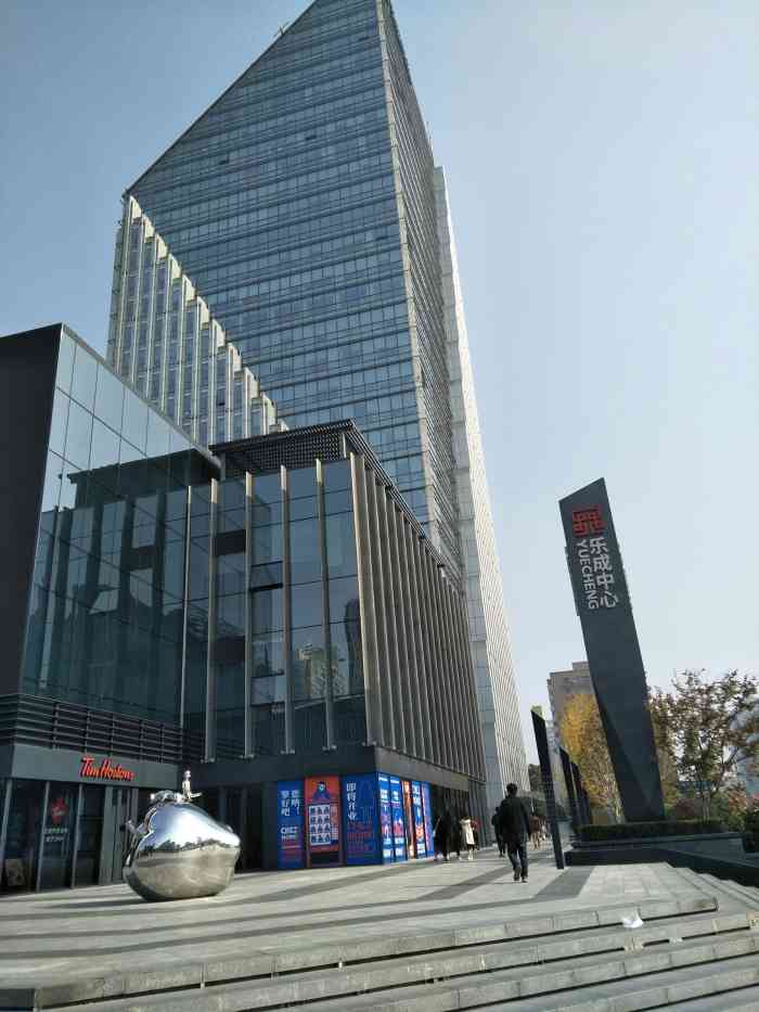 乐成中心space3-"三环双井桥的东北角. 地下一层有个露天.