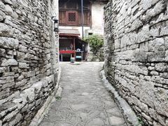 -高荡千年布依古寨旅游景区