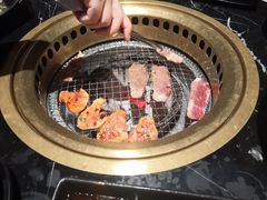 -山川小町·极番烧肉(新地假日广场店)