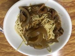 -松树干拌面店