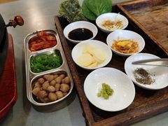 -围炉肉舍•炭烤活鳗•丹东海鲜烤肉(步行街店)