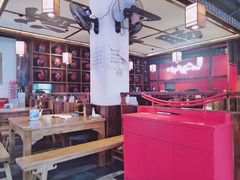 大堂-先启半步颠小酒馆(白麓里店)