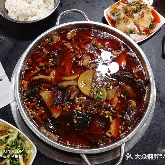 巴州区深巷子肥肠鸡餐饮店