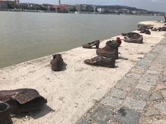 -多瑙河畔鞋履雕塑