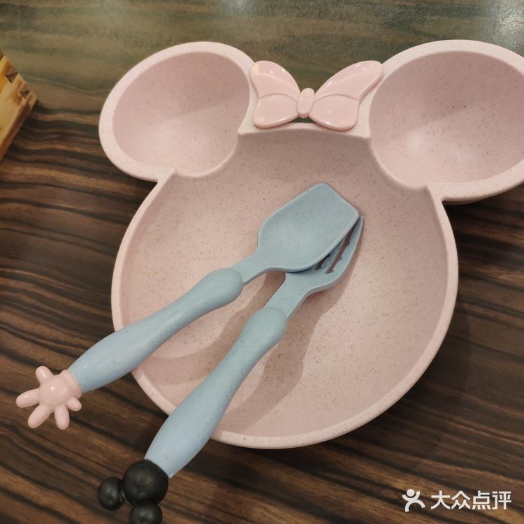 宝宝围兜，宝宝餐具，真的太感谢了，东西也很好吃