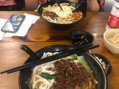 -丽虹云南过桥米线(兴工街店)