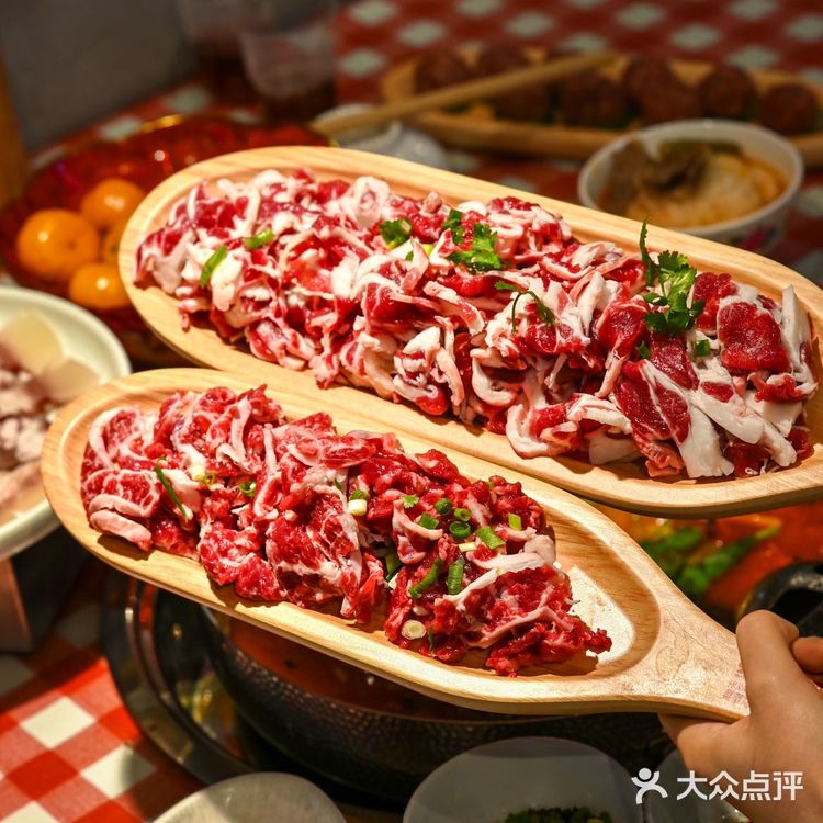 遵义心中第一牛逼好吃的酸汤牛肉火锅。。。 