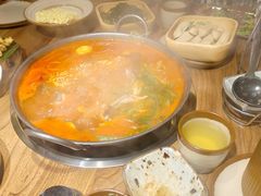 -野山舂·贵州现舂酸汤火锅(鸿通城店)