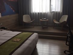 -西安大雁塔科技大学地铁站亚朵酒店