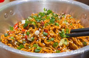 Century Egg and Beef Double Pepper Mixed Noodles