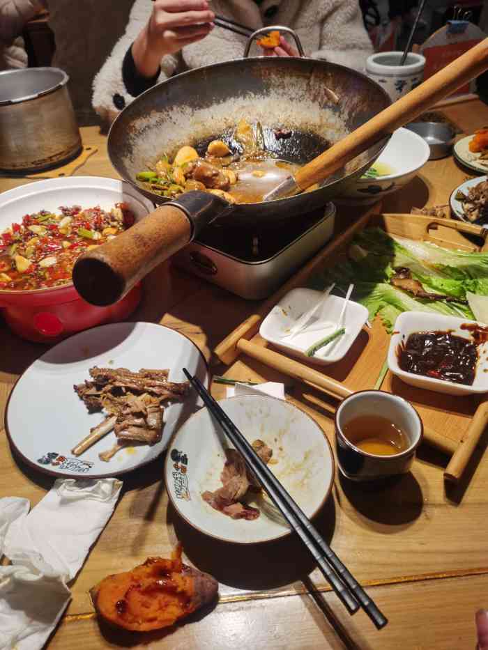 丰盛小馆(东方大院店)-"这家店的生意一直很好,做湘菜的.离尖山湖.