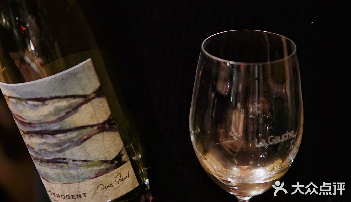 摇晃的红酒杯，只有我喝个烂醉🍷