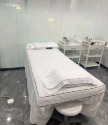 -苗方清颜专业祛痘·皮肤管理