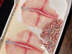 -老牌坊云南鱼豆花火锅(哈西万达店)