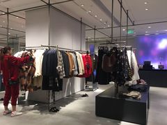 -URBAN REVIVO(欢乐海岸购物中心店)