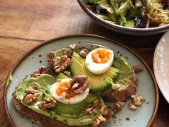 牛油果煮蛋吐司-RAC BAR(安福路店)