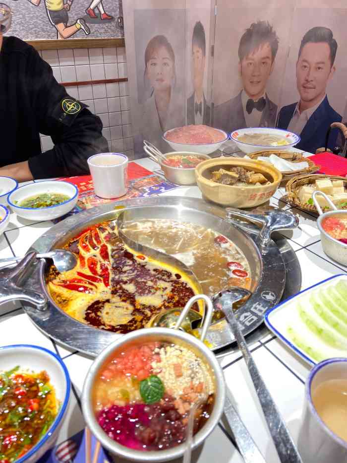 贤合庄卤味火锅(金华恒大店)