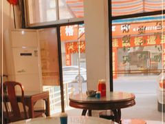 靠窗位-容里煲仔饭(利丰北路店)