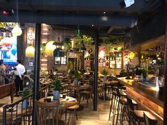 -临界音乐酒馆·小龙虾·江湖菜(华熙LIVE·鱼洞店)
