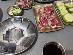 -围炉肉舍•炭烤活鳗•丹东海鲜烤肉(步行街店)