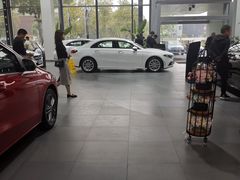 -上海星瀚奔驰4S店(红柳路店)