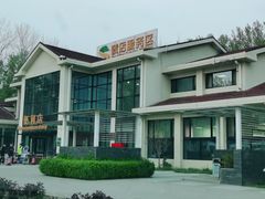 -窦店服务区-停车场