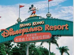 -小镇影院迪士尼小熊Duffy与他的朋友合影地