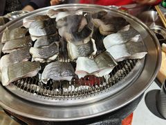 -围炉肉舍•炭烤活鳗•丹东海鲜烤肉(步行街店)