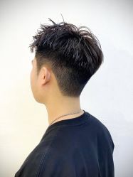-一家只做男发烫染的店