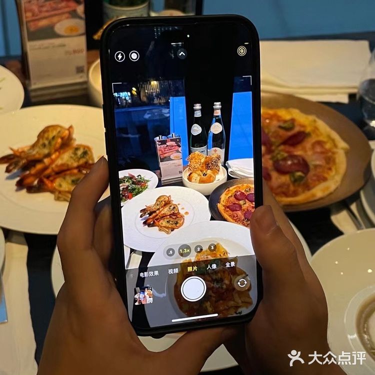 约会选的这家西餐厅…… 