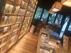 -猫的天空之城概念书店(杭州南宋御街店)