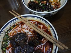 招牌红油牛肉粉-向东街老玖面馆总店