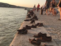 -多瑙河畔鞋履雕塑