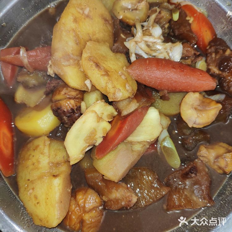 美食烹饪の惹味胡萝卜土豆炖牛腩