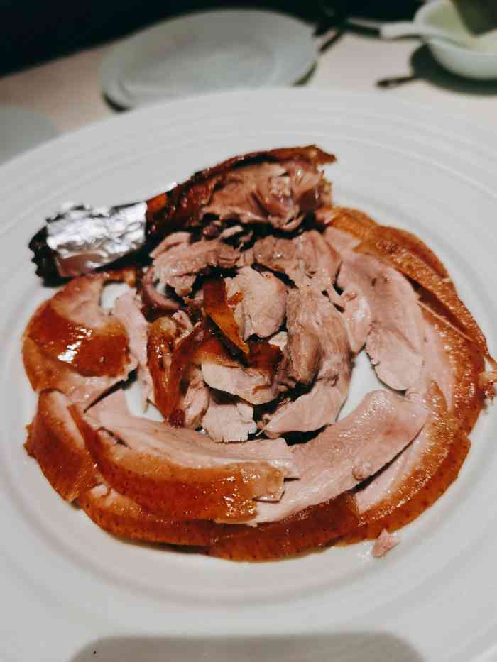 荣记烤鸭(市图书馆店)-"[薄荷]环境: 环境很不错,装修很有特色.