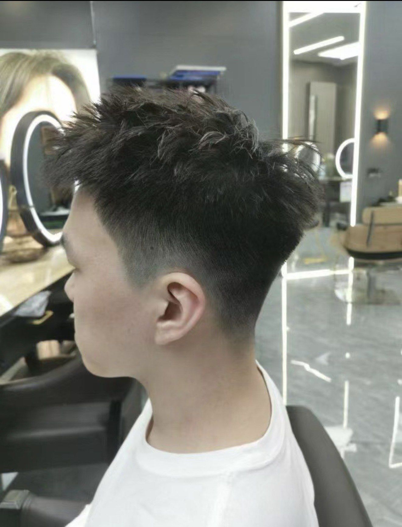 适合发量少的男生发型 男士发型