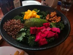 牛油果甘蓝沙拉-普兰达德国餐厅·德式脆皮烤猪肘·自酿啤酒(观唐店)