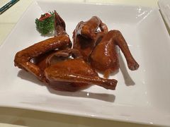 玻璃脆皮乳鸽-利苑酒家(合景国际金融广场店)
