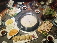 -大匠工房古船木艺术餐厅·猪肚鸡专门店(长白仙岛店)