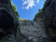 -燕子河大峡谷天坑仙境