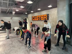 -CASTER跳舞俱乐部