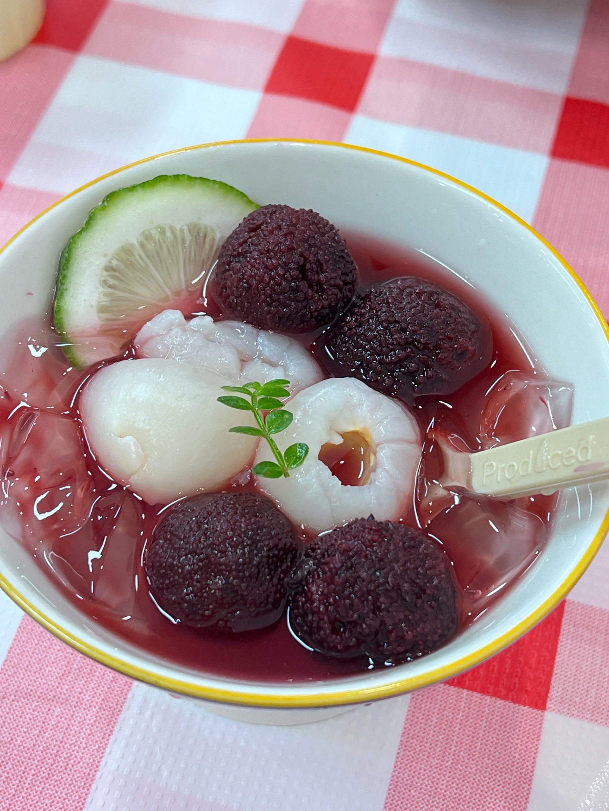 夏天必备甜品:荔枝果冻!