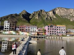 -百里峡七彩艺术小镇