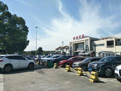 -平望服务区·停车场