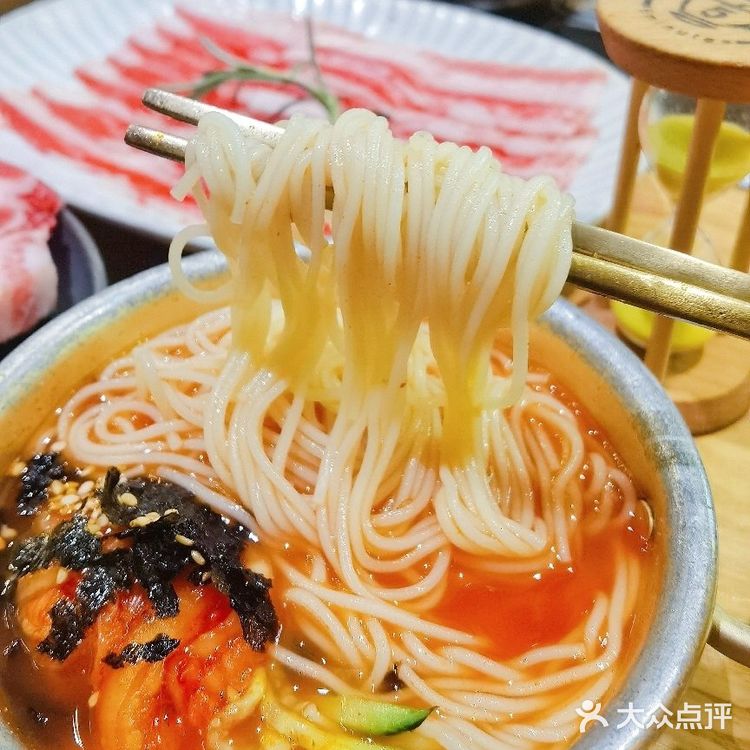 深夜食堂必来椿社烤肉!冰面配烤肉巨爽