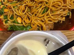 -爆炸头阿姨小四川正宗川味小吃(无任何分店)
