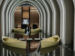 -涨巢·潮玩水疗局