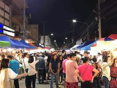 -周日夜市