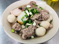 猪杂汤河粉-榮泰米粉湯(Left Shop)